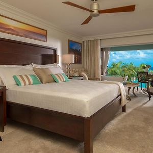 Emerald Beachfront Club Level Junior Suite Balcony Tranquility Soaking Tub